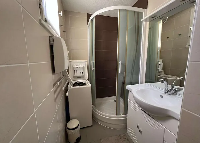 T2 Cabine, Parking Prive, Lave-linge, A 100m Plage, Pour Famille - Fr-1-702-15 Agde